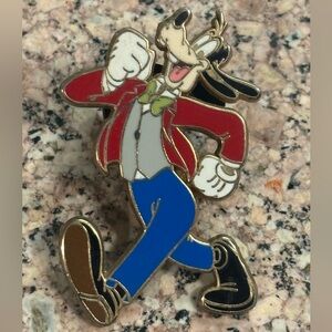Disney Happiest Celebration on Earth Goofy Walking Collectible Pin 2005